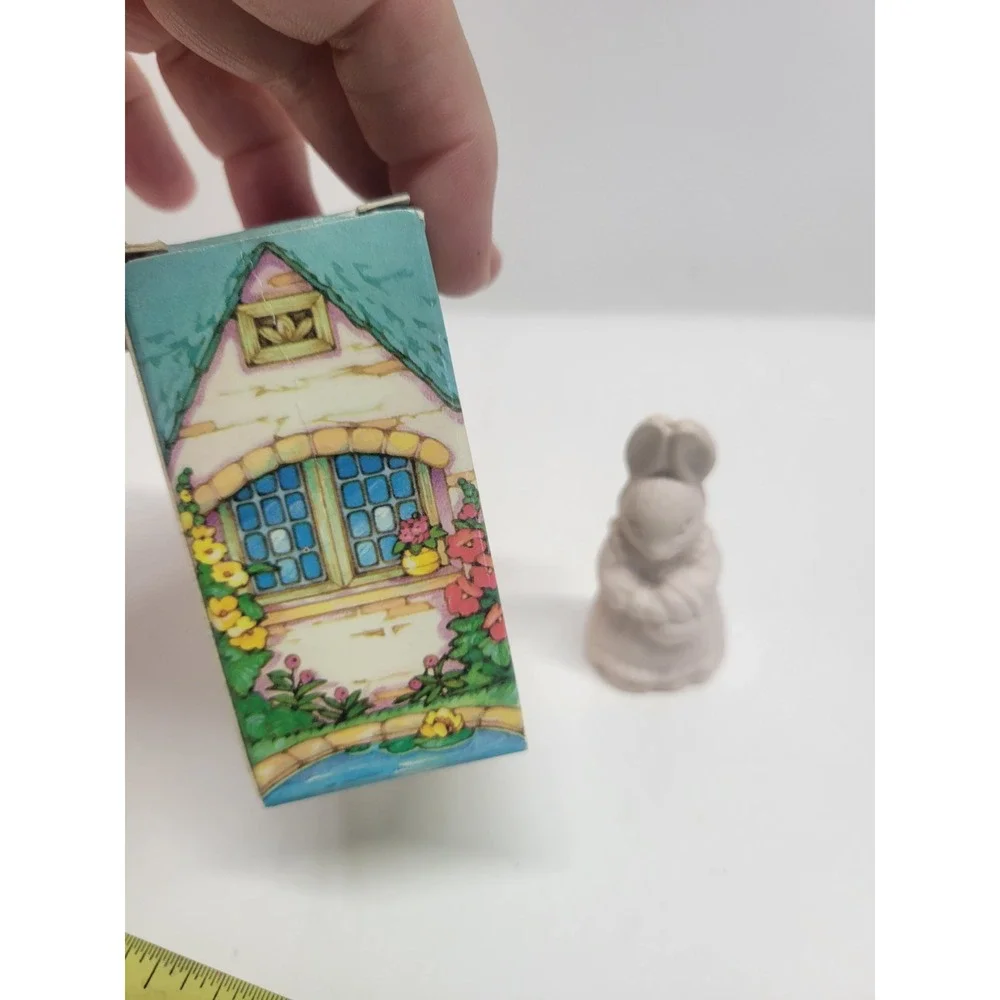 Avon Cottage Friends Soap Bunny NWT Easter Collectible Novelty‎ Soap